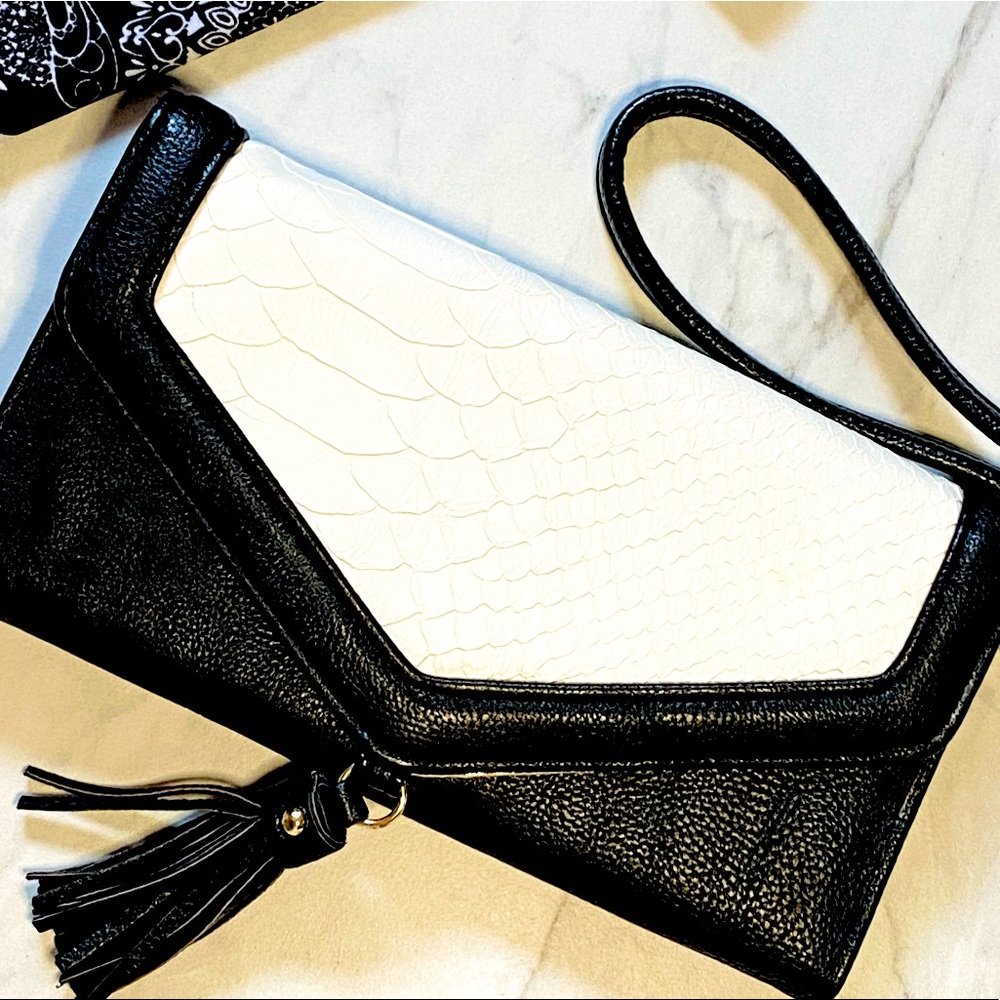 Steve Madden wristlet wallet blk tassel organizer